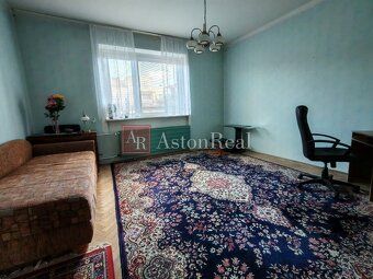 AstonReal ponúka v zastúpení majiteľa priestranný mestský tr