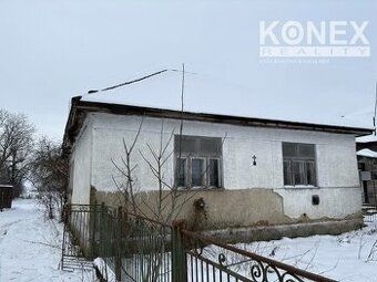 Ponúkame na predaj rodinný dom v pokojnej obci, vzdialenej l