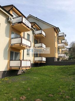 Ponúkame Vám na predaj zariadený apartmán s balkónom v obci 