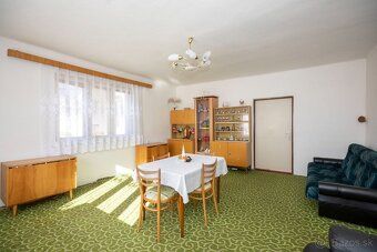 Ponúkame na predaj rodinný dom pre rodinu alebo aj na krátko