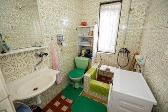 Ponúkame na predaj rodinný dom pre rodinu alebo aj na krátko