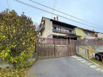 V najkrajšej časti priamo pri Neziderskom jazere v obci Pode
