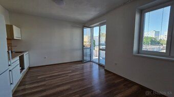 Ponúkame na predaj priestrannú 30 m2 garsonku v meste Vráble
