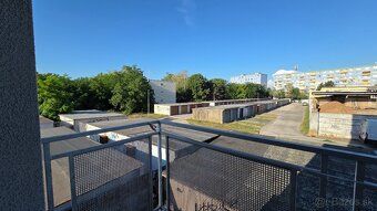 Ponúkame na predaj priestrannú 30 m2 garsonku v meste Vráble