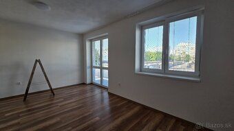Ponúkame na predaj priestrannú 30 m2 garsonku v meste Vráble