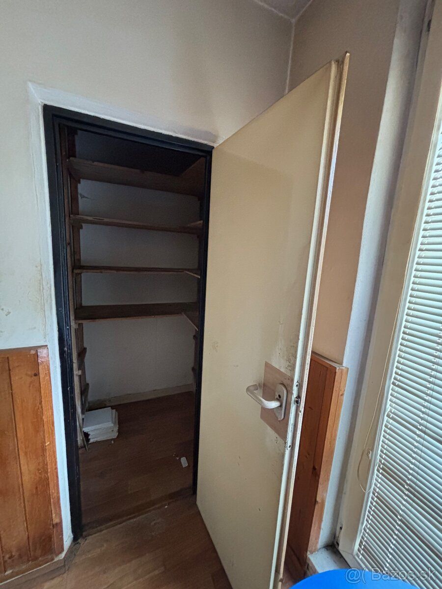 Predam 2 izbový byt 58,3m2 v úplne pôvodnom stave s balkónom