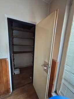 Predam 2 izbový byt 58,3m2 v úplne pôvodnom stave s balkónom
