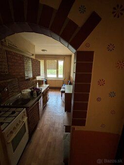 Predam 2 izbový byt 58,3m2 v úplne pôvodnom stave s balkónom