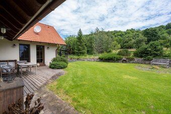Táto jedinečná usadlosť na pozemku s rozlohou 9 174 m² ponúk