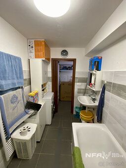 Ponúkame Vám na predaj priestranný a prakticky riešený 1,5-i