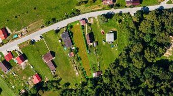 Obec Žaškov, v dolnej časti, 735m2 Možne ihned stavať. V zad