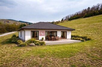 Obec Žaškov, v dolnej časti, 735m2 Možne ihned stavať. V zad