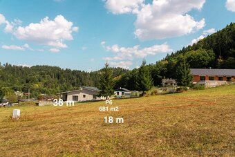 P6: 681 m2+107,15 m2 prist. cesta, (18x38), 121 EUR/m2 + 24 