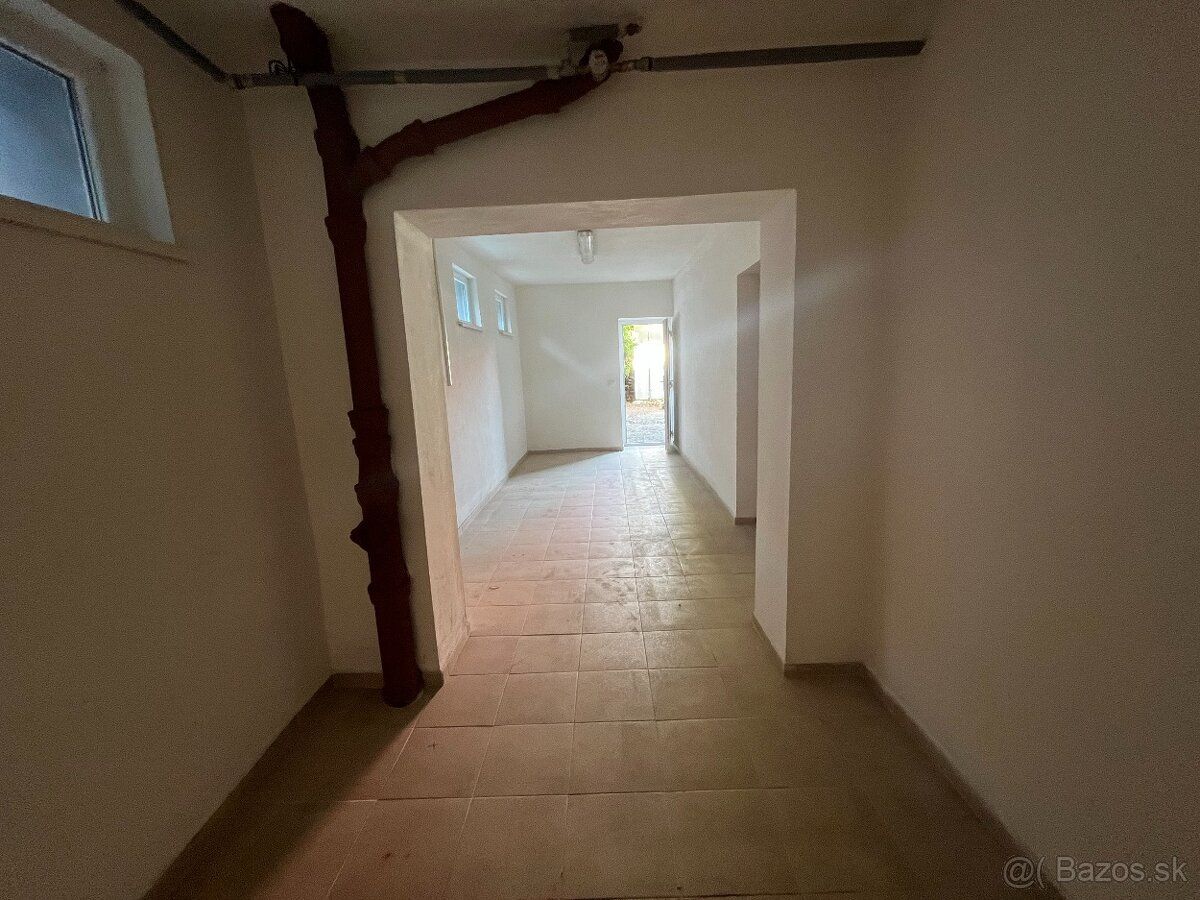 Ponúkam čisto skladový priestor s prístupom k elektrike 1x z