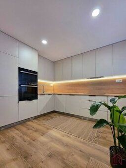POPIS NEHNUTEĽNOSTI Ponúkam Vám 2i byt v novostavbe Podhrado
