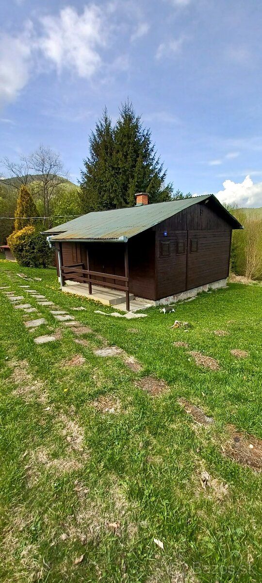 Predám chatu na Horehroni. Chata má rozlohu 66 m2, kúrenie d