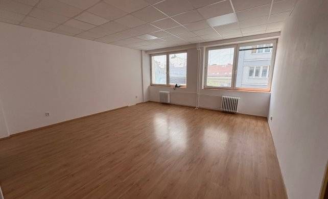 Reality Kolesár má na prenájom kancelársky priestor 42 m2 v 