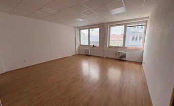 Reality Kolesár má na prenájom kancelársky priestor 42 m2 v 