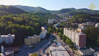 V tehlovej bytovke Križovatka 24 prenajmem 2 izbovy byt velk