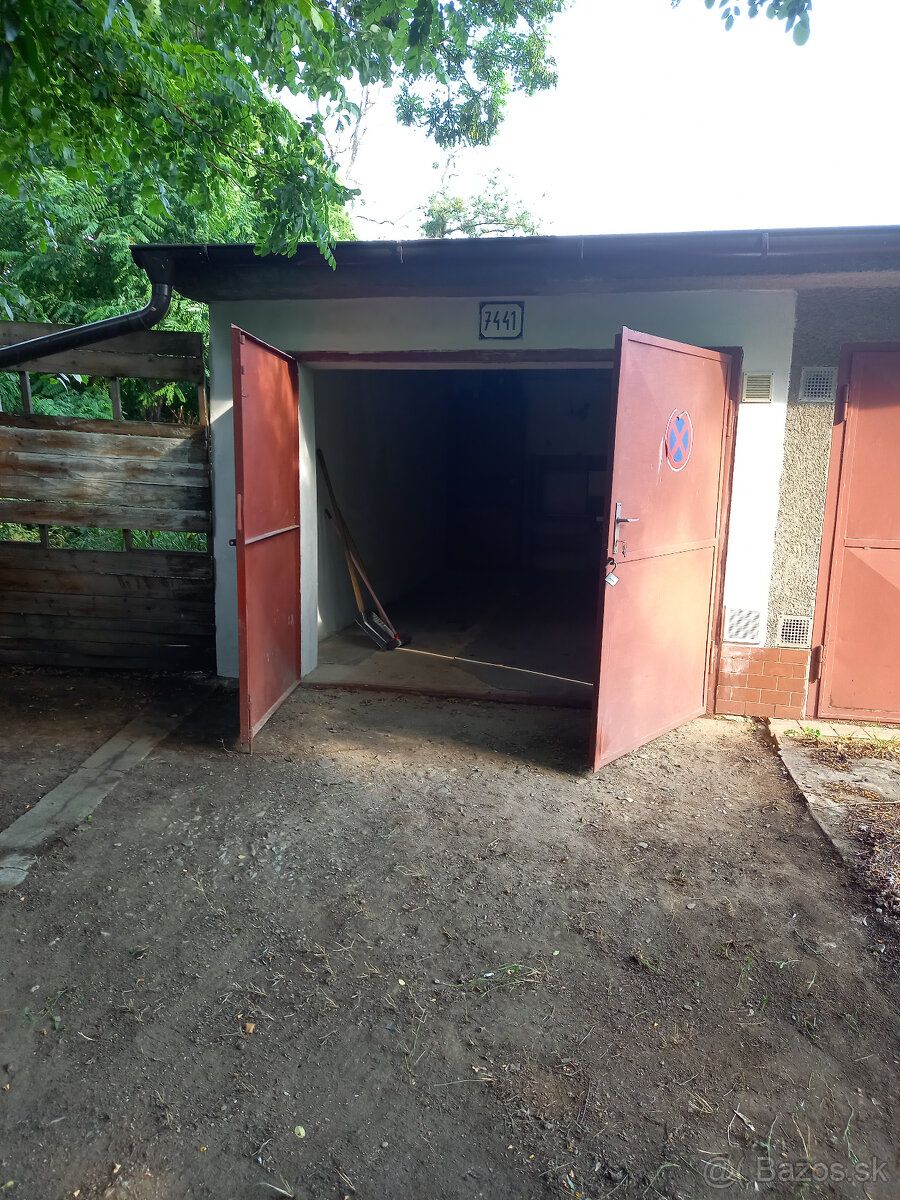 Ponúkam na prenájom garáž neďaleko VÚB banky (Garáž sa nachá