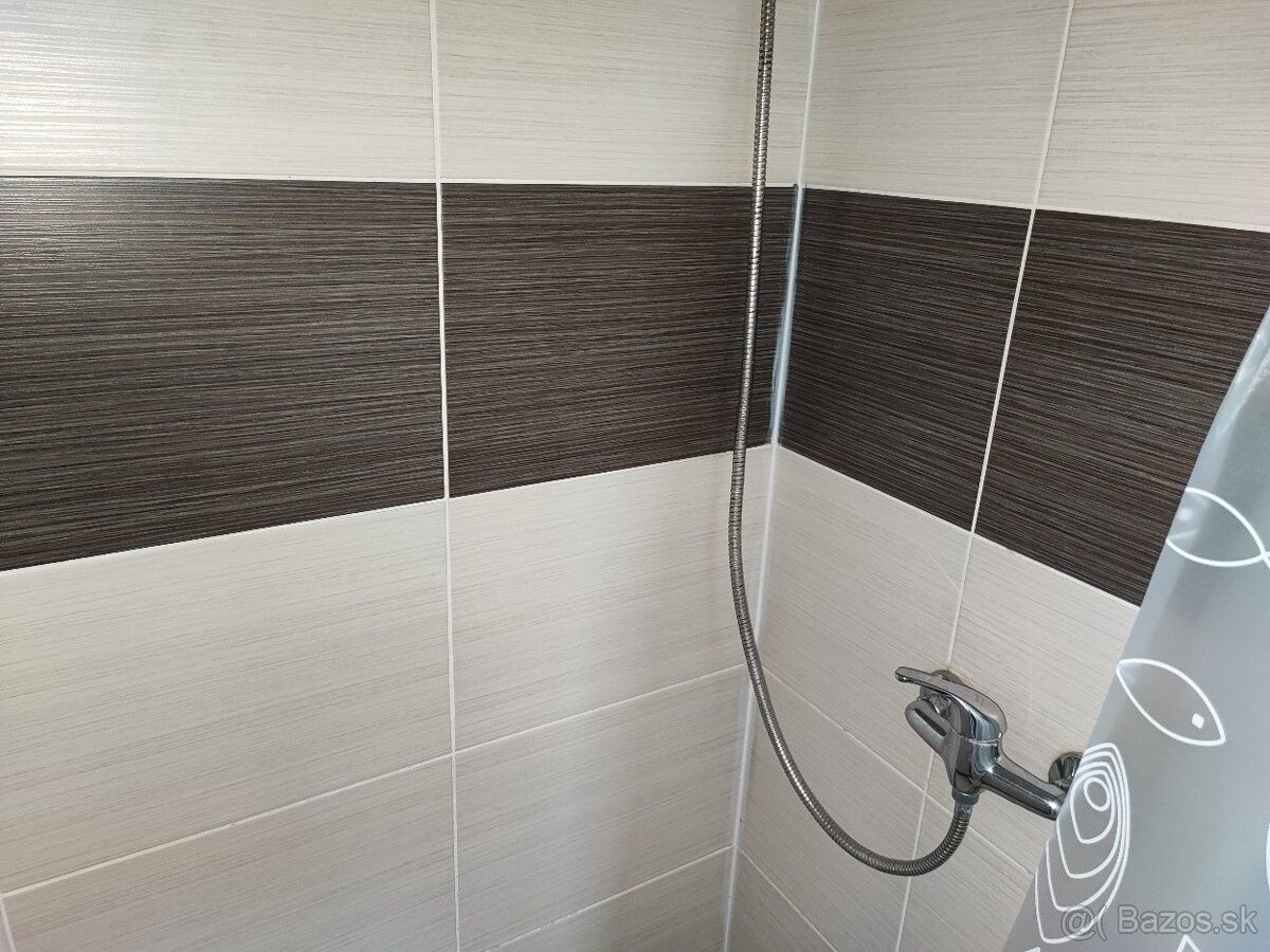 Ponúkam do prenájmu garsónku o výmere 24 m², /450 Eur/vo Vra