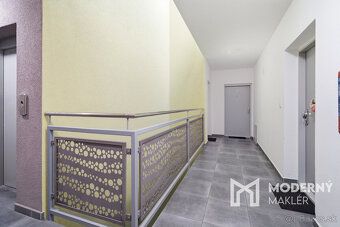 Typ: 2-izbový byt Obec: Šamorín
Moderný maklér ponúka na pre