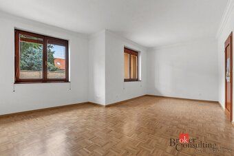 Spoločnosť Broker Consulting ponúka na predaj 8-izbový 2-pod