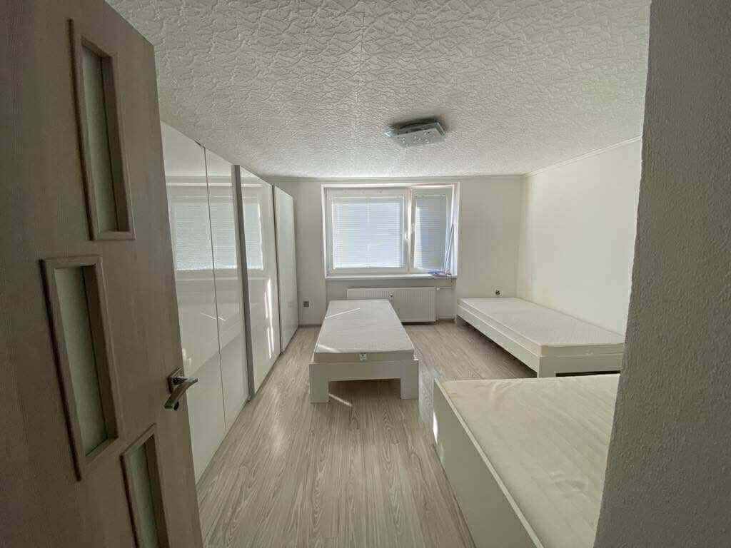 Ponúkame na predaj 2-izbový byt s výmerou 63,88 m², ktorý sa