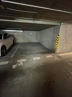 Predaj garážových státí /9 ks/ v parkovacom dome na Mraziare