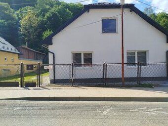 Zdravím mám na predaj dom po požiary časti strechy .. blišie