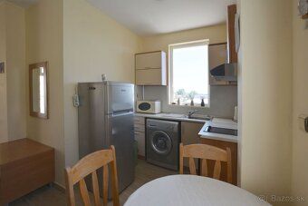 Priestranné zariadené štúdio (72 m²) s veľkou terasou na Sln