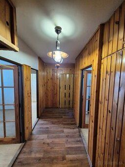 Ponúkam na prenájom väčší 1-izb. s rozlohou 42 m2 v Košiciac