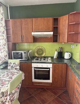 Ponúkam na prenájom väčší 1-izb. s rozlohou 42 m2 v Košiciac