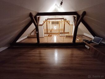 Štýlový zrekonštruovaný rodinný dom s galériou v pokojnej ča