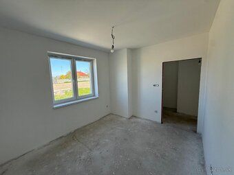 Ponúkam na predaj moderný 3-izbový rodinný dvojdom v pokojne
