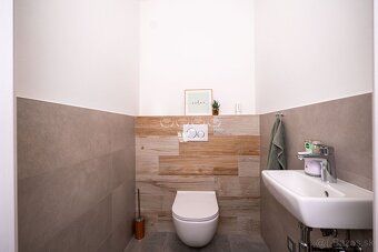 3D obhliadku si pozriete tu: https://my.matterport.com/show/
