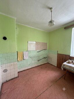 Tradičný vidiecky dom v pôvodnom stave s pozemkom 849m2 , Ru