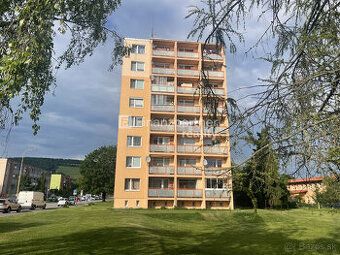 Ponúkam na predaj 2. izbový byt v peknej lokalite Veľkého Ša