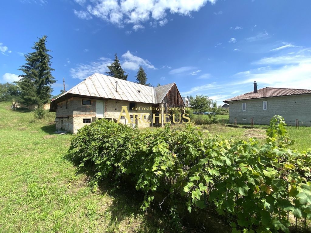 Ponúkame vám na predaj rovinatý stavebný pozemok s hospodárs