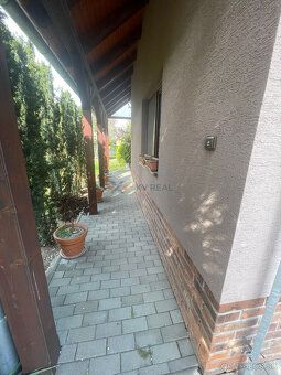 Typ: Záhradný domček Obec: Levice
🌿 Útulná záhradná oáza s v