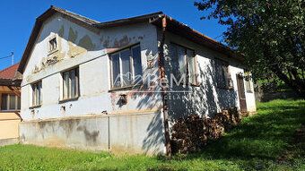 Ponúkam na predaj samostatne stojaci rodinný dom v meste Jel