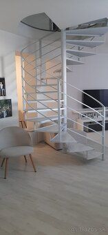 Ponúkame na predaj moderný a slnečný 3 izbový mezonetový byt