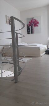 Ponúkame na predaj moderný a slnečný 3 izbový mezonetový byt