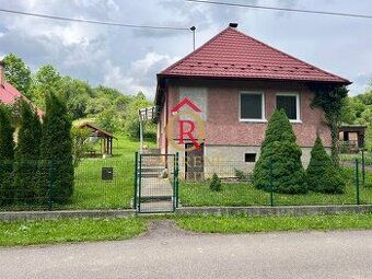 Ponúkame na predaj priestranný trojpodlažný rodinný dom na u