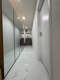 Na prenájom moderný, klimatizovaný 1,5izbový byt s balkónom 
