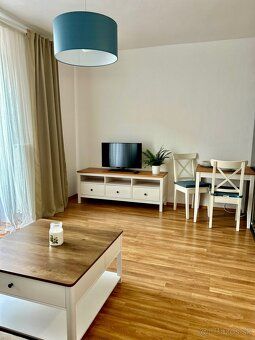 🛏️ Na prenájom: svetlá, útulná zariadená garsónka s balkónom
