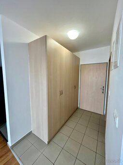 🛏️ Na prenájom: svetlá, útulná zariadená garsónka s balkónom