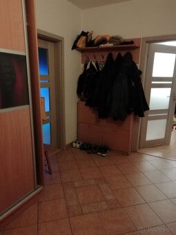 I am renting out a furnished three-room apartment in Brezovica. Rent is €520 plus electricity.