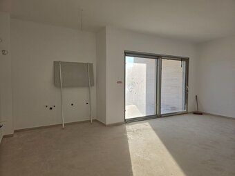 KR25-10-3, AMAXADES REALITY offers for sale apartments in the first row from the sea in the…