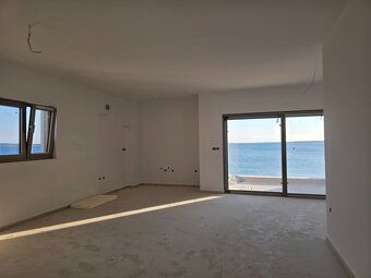 KR25-10-3, AMAXADES REALITY offers for sale apartments in the first row from the sea in the…